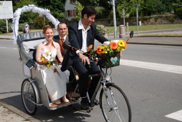 http://www.troisrouesetplus.com/delhi/Mariage%20en%20v%C3%A9lo%20cal%C3%A8che%20%C3%A0%20Loctudy.jpg
